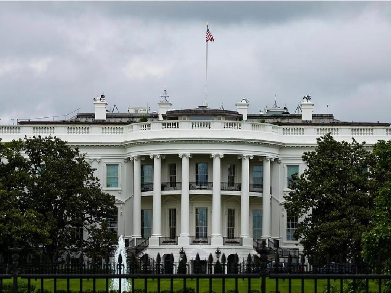 DeepSeekV4一出来，美国国务院坐不住了。直接给全球驻外机构下了指令