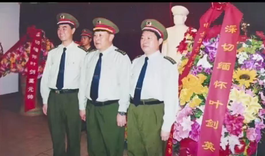 2006年3月，时任中国人民解放军总参谋长梁光烈上将到广东梅州开展部队视察公务工