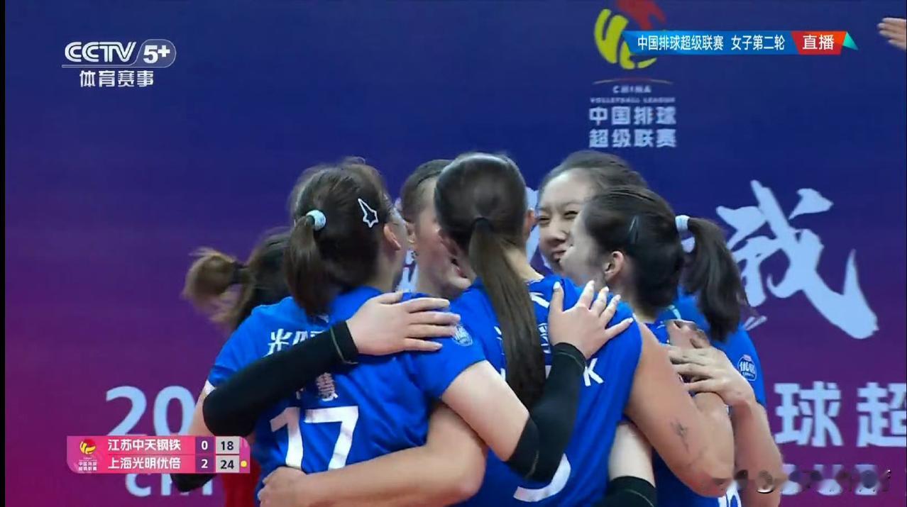 上海女排可是挖到宝了，两门重炮外加两轮强发球！蔡斌真的是福星啊，教二传还是有点经