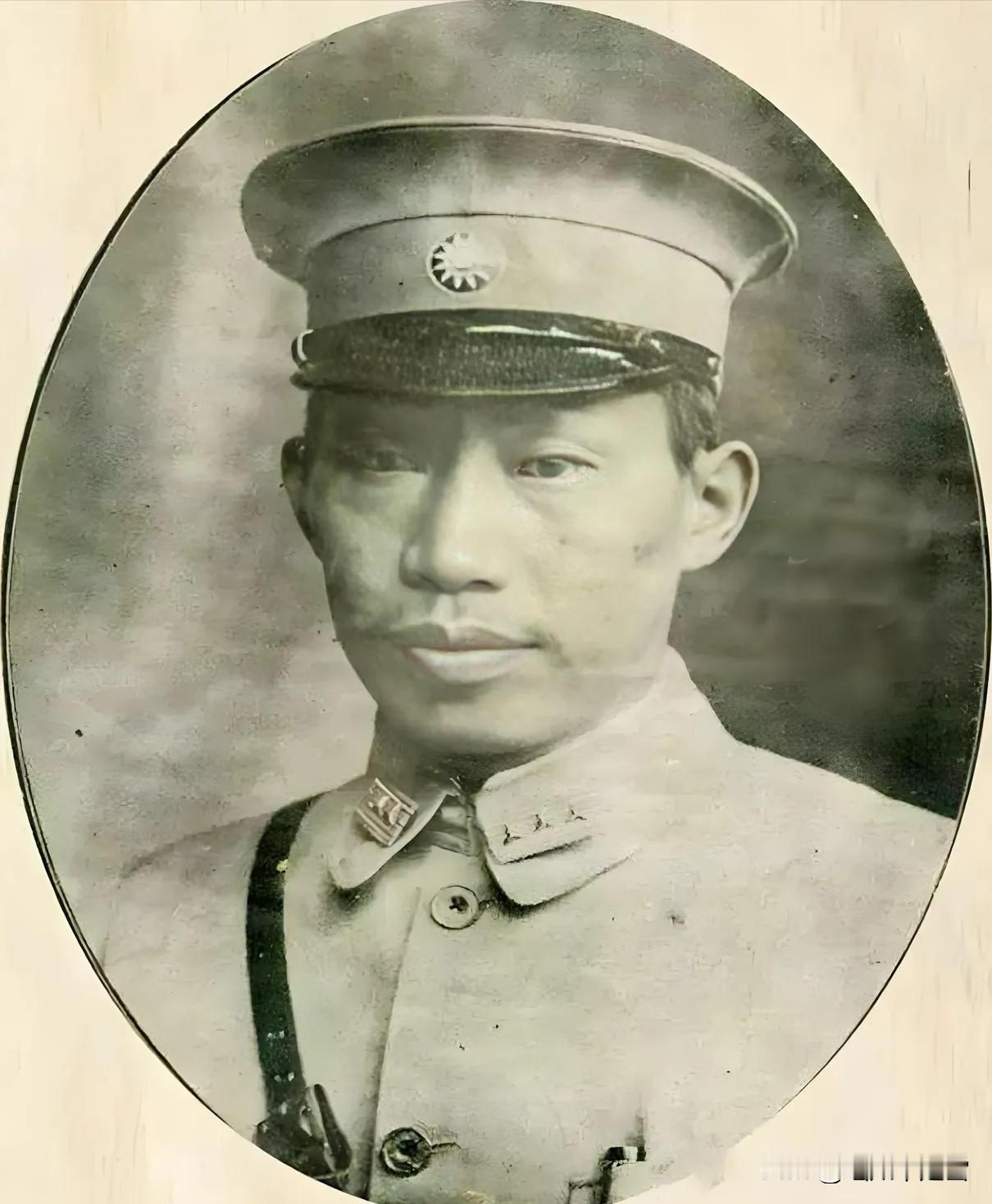 1935年，贵州军阀王家烈被迫交出兵权，出省“考察”。蒋介石当面给了三万块大洋做