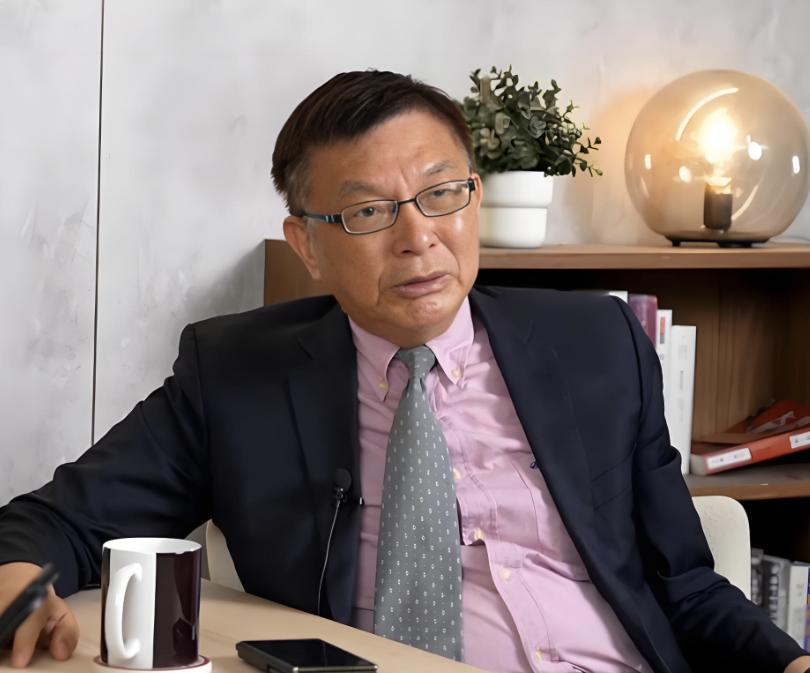 苑举正说的很对，美国最厉害的，不是美军，也不是美金，而是签证。特别是H-1B