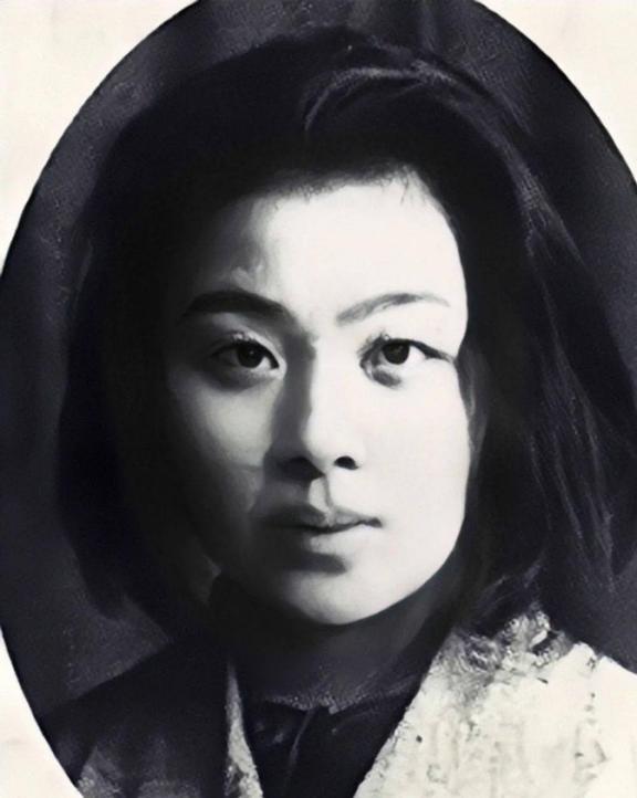 1980年，76岁的丁玲，发文痛骂78岁的沈从文：“贪生怕死的胆小鬼，斤斤计较个