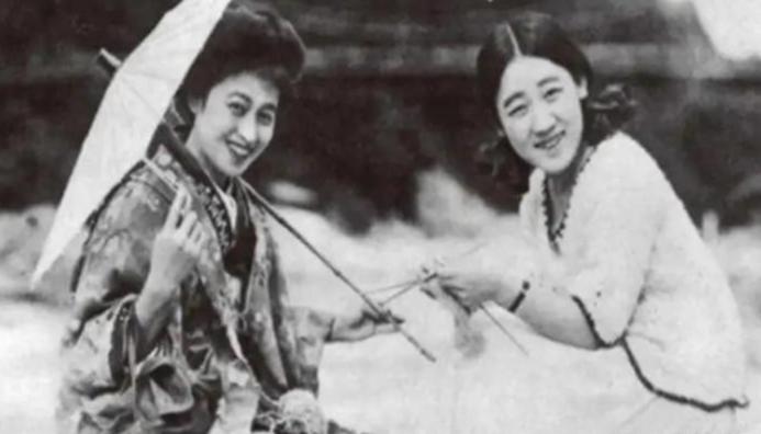 1958年，距离春节还有五天。金默玉正在家里忙年，门突然被敲开了。来人没