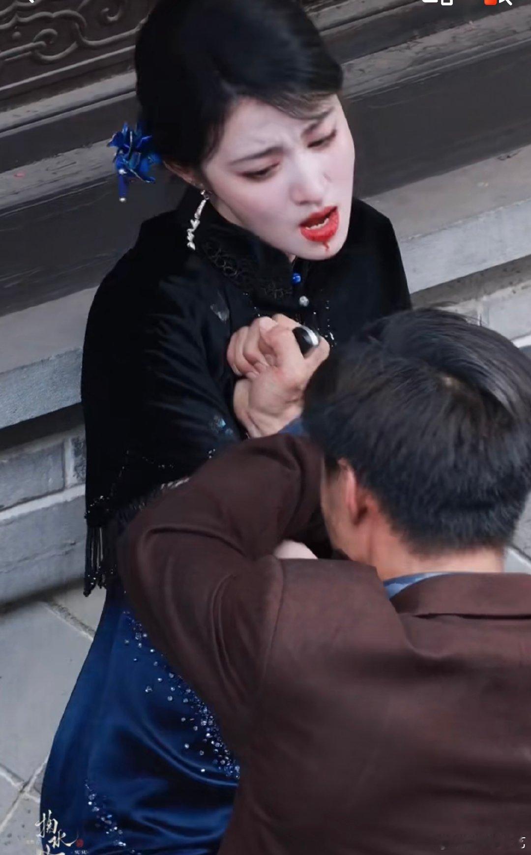 王楚然被刀吐血路透虽然是路透，但王楚然的演技已经把我拿捏得死死的，被刀吐血的场