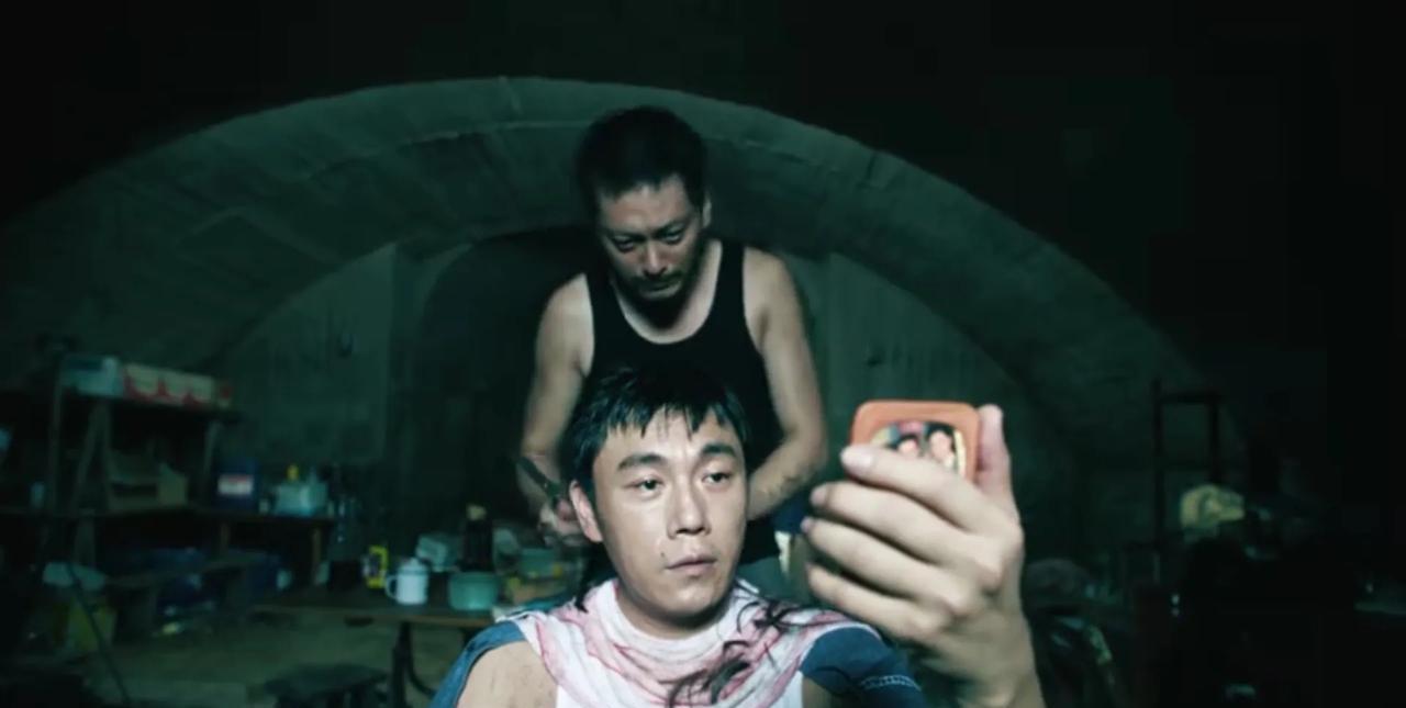 《扫毒风暴》大结局，卢少骅为了自己脱身，不惜把这六个人推出来迷惑警方。司机最无辜