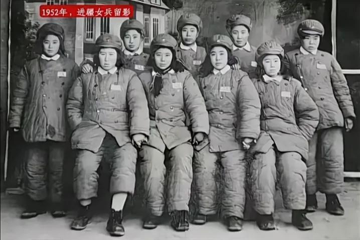 1952年，国家急需建设边疆，九位山东女兵响应祖国号召，义不容辞的奔赴新疆参与边