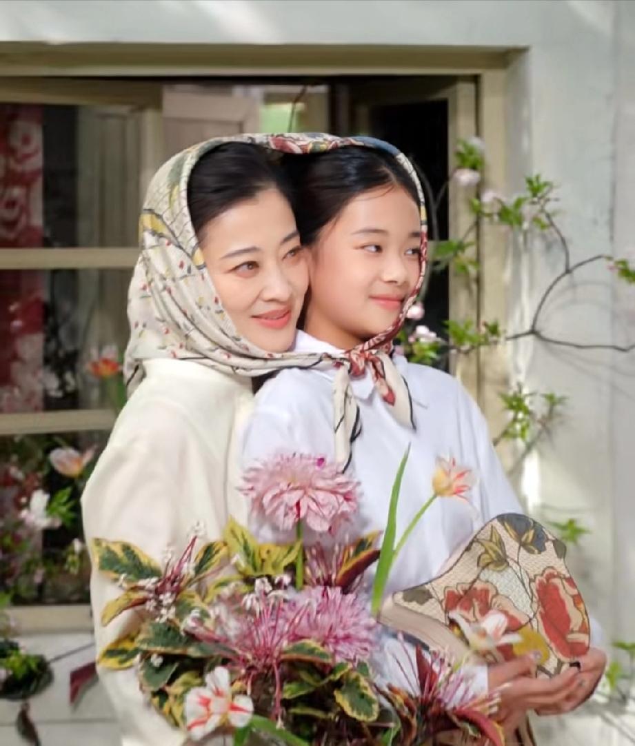 梅婷：朵朵，知道你为啥叫曾慕梅吗？女儿：知道，曾是爸爸，梅是妈妈，慕是爱慕。