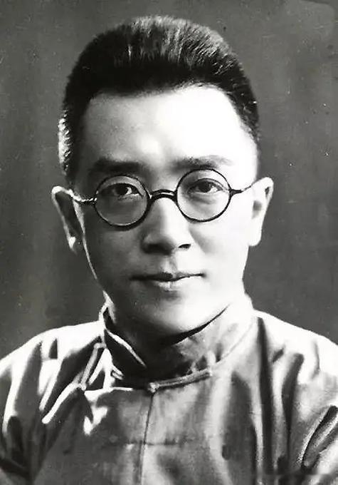 知道吗？胡适和溥仪有过交集。1922年5月17日，故宫养心殿，溥仪装了新式电话，