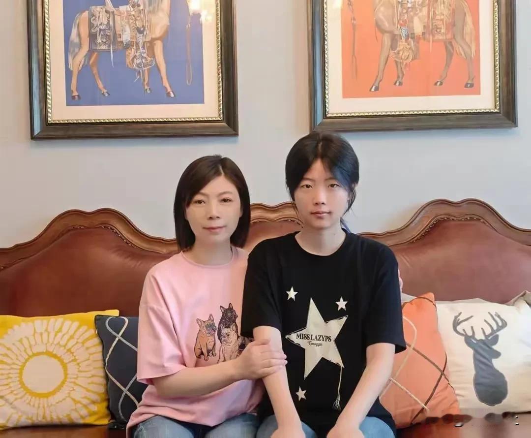 贺显贻604分考职业学院是有原因的！网友观点不一，但她家里有亲人在部队，她报考