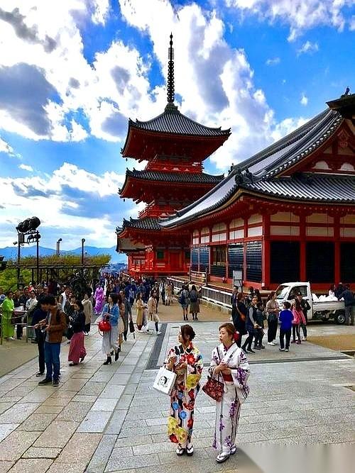 办个日本签证，费用直接狂翻了5倍！你敢信？！这根本不是什么通胀，这就是明抢啊。