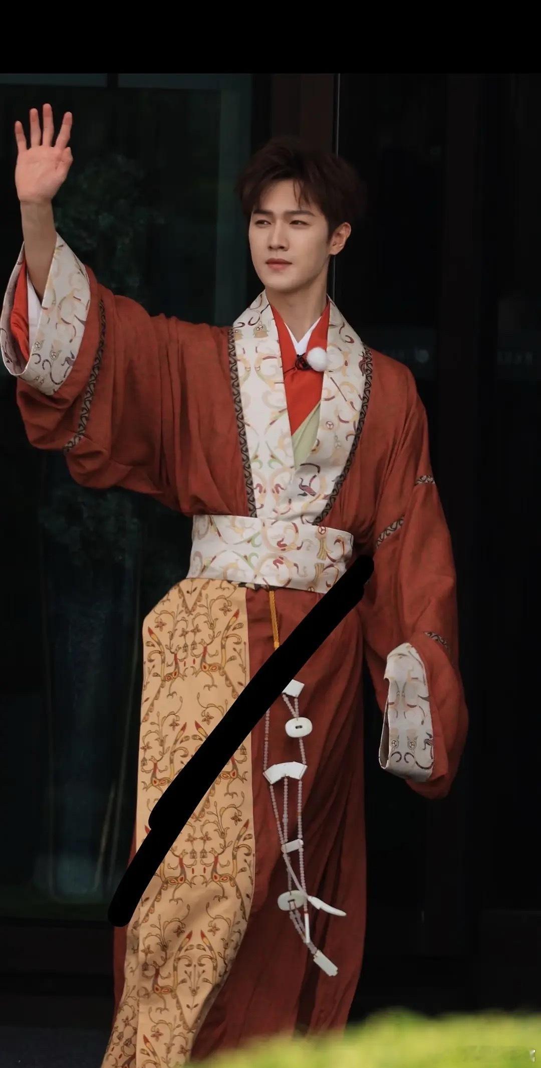 跑男怎么变成变装秀了，这造型也太华贵了