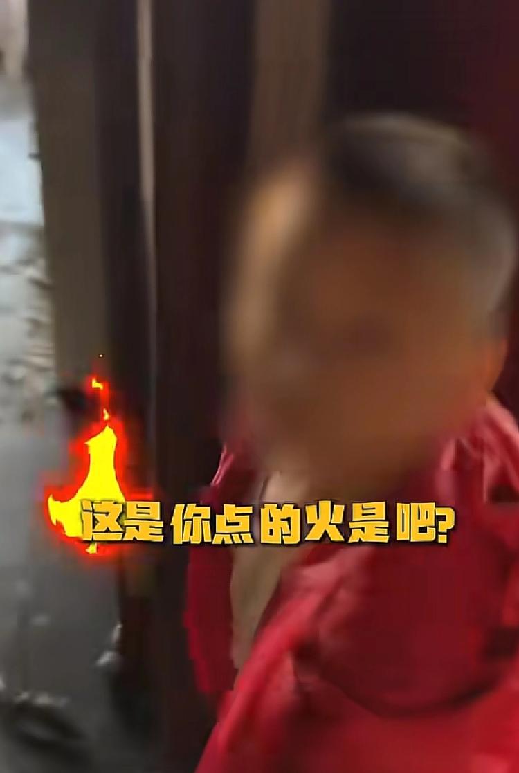 给这样的父母点赞湖北武汉一个别墅区最近冒起了很大的浓烟，经过调查，原来是房子里