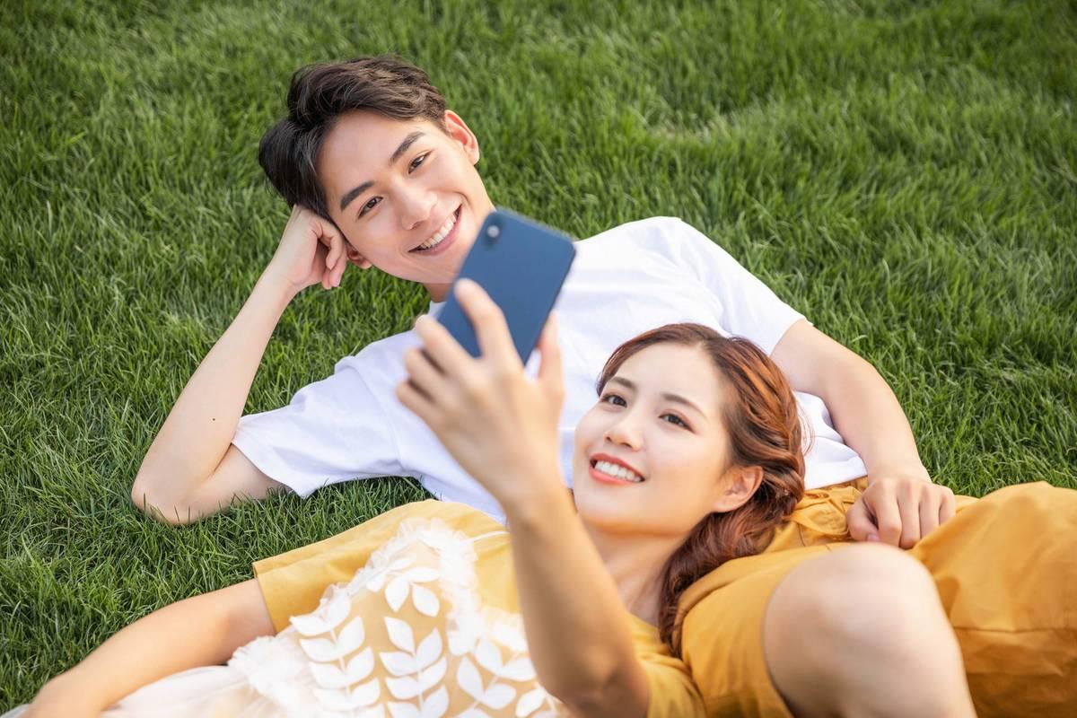 女人找好了下家在我的记忆里，邻居两口子几乎无时无刻在吵架，女的总嫌男人没出息，