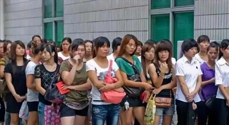 商务部研究院梅新育：过度女权成中国经济重大风险障碍。这句话分量很重。他不仅是这么