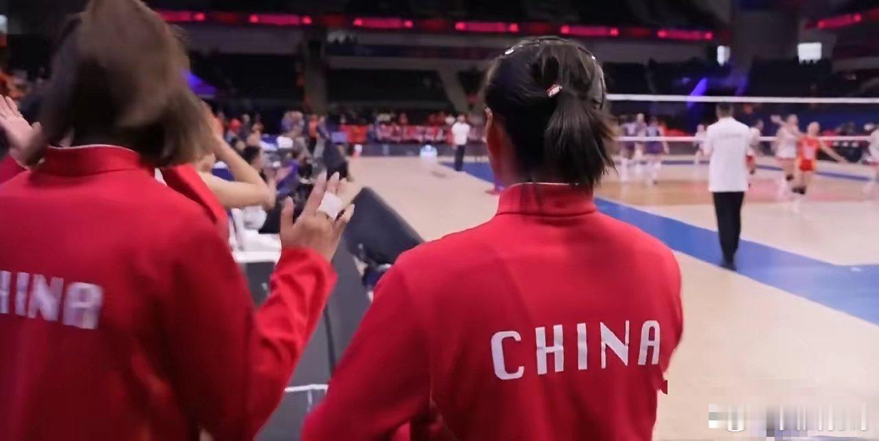 笑死我了！世界女排联赛土耳其站中国女排迎来第二个对手法国队，由于对手实力并不算强
