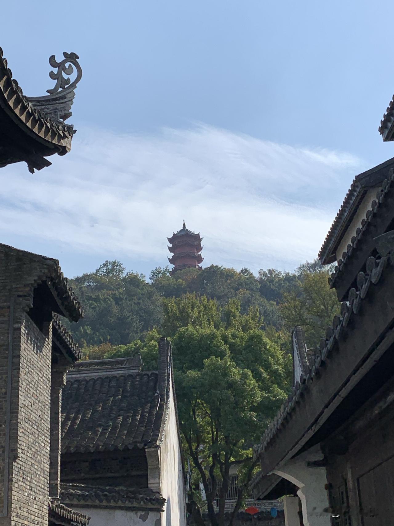 无锡市以前的人民医院人们都知道，什么医院看什么最厉害。比如无锡市第二人民医院看皮