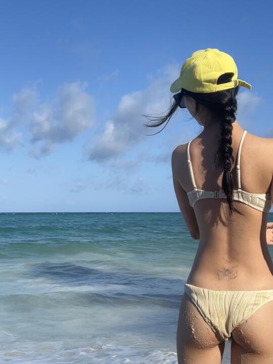 来自23年的海岛女孩🏝️👙☀️