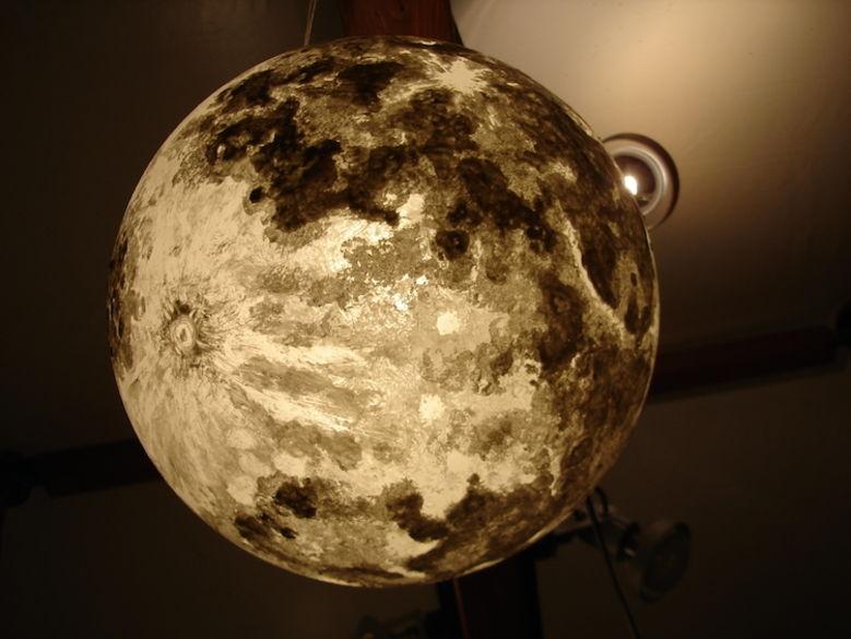 艺术家设计出行星造型的夜灯, 唯美梦幻, 仿佛能拥抱整个太阳系
