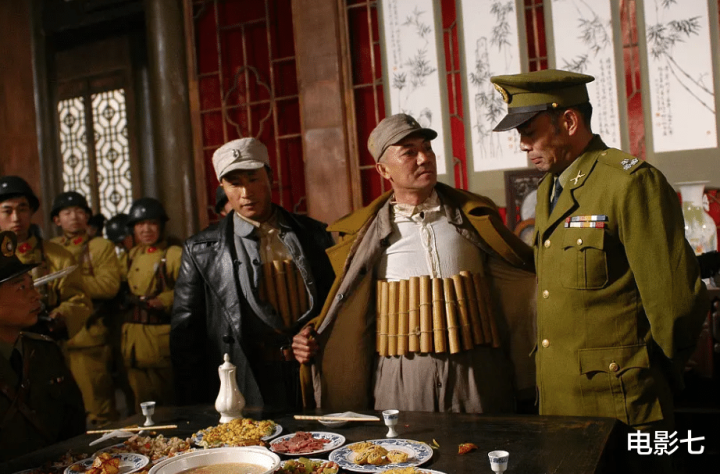 �����Ӣ�ۡ����ӱ���, ֣�������˸���ͷ, �ⲿ��ץס����������