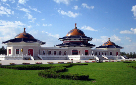 开国上将为成吉思汗开棺: 为何不敢发一言