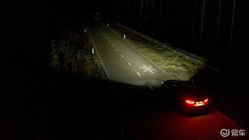 福特發布可投射標誌的前大燈新技術可顯示方向及天氣等信息 信息峰