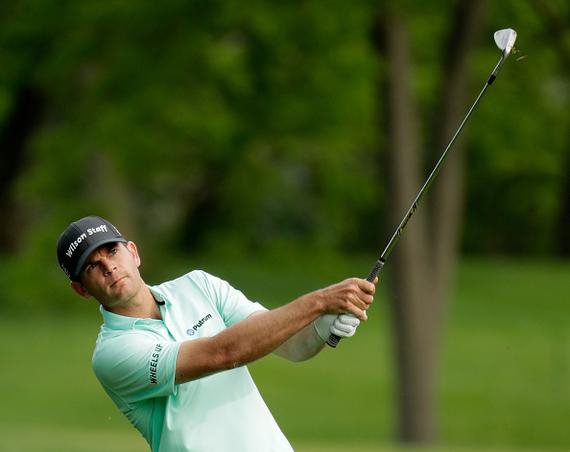 纪念高球赛库查尔斯蒂尔领先