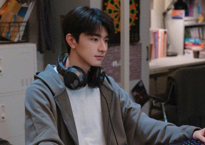 又一部甜宠剧开播, 被指翻版《微微一笑很倾城》, 首播热度破6000