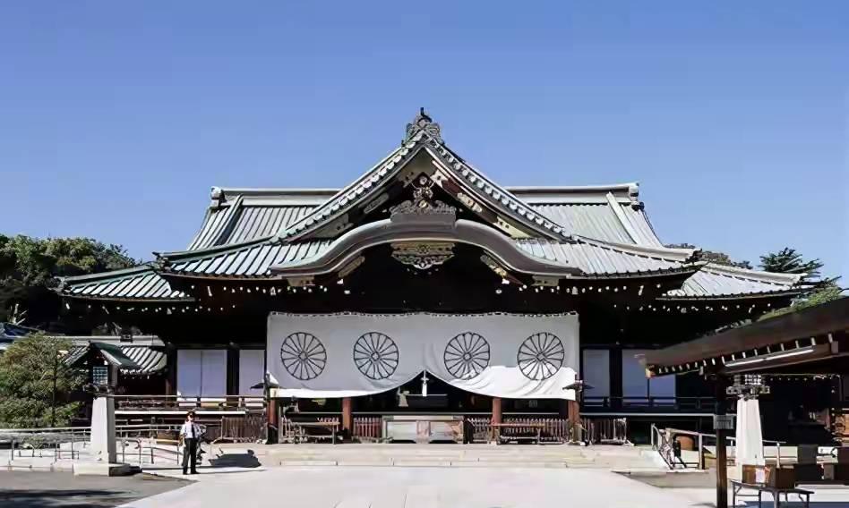 高市早苗4次供奉靖国神社：从党职到首相，公权力符号嵌入祭品
