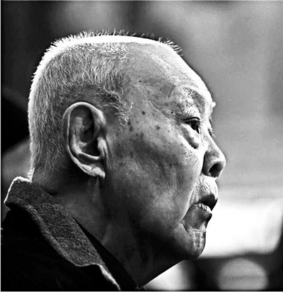 93岁郑榕进社区演讲