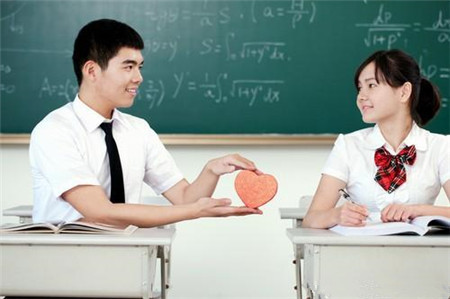 高中谈恋爱好不好呢?