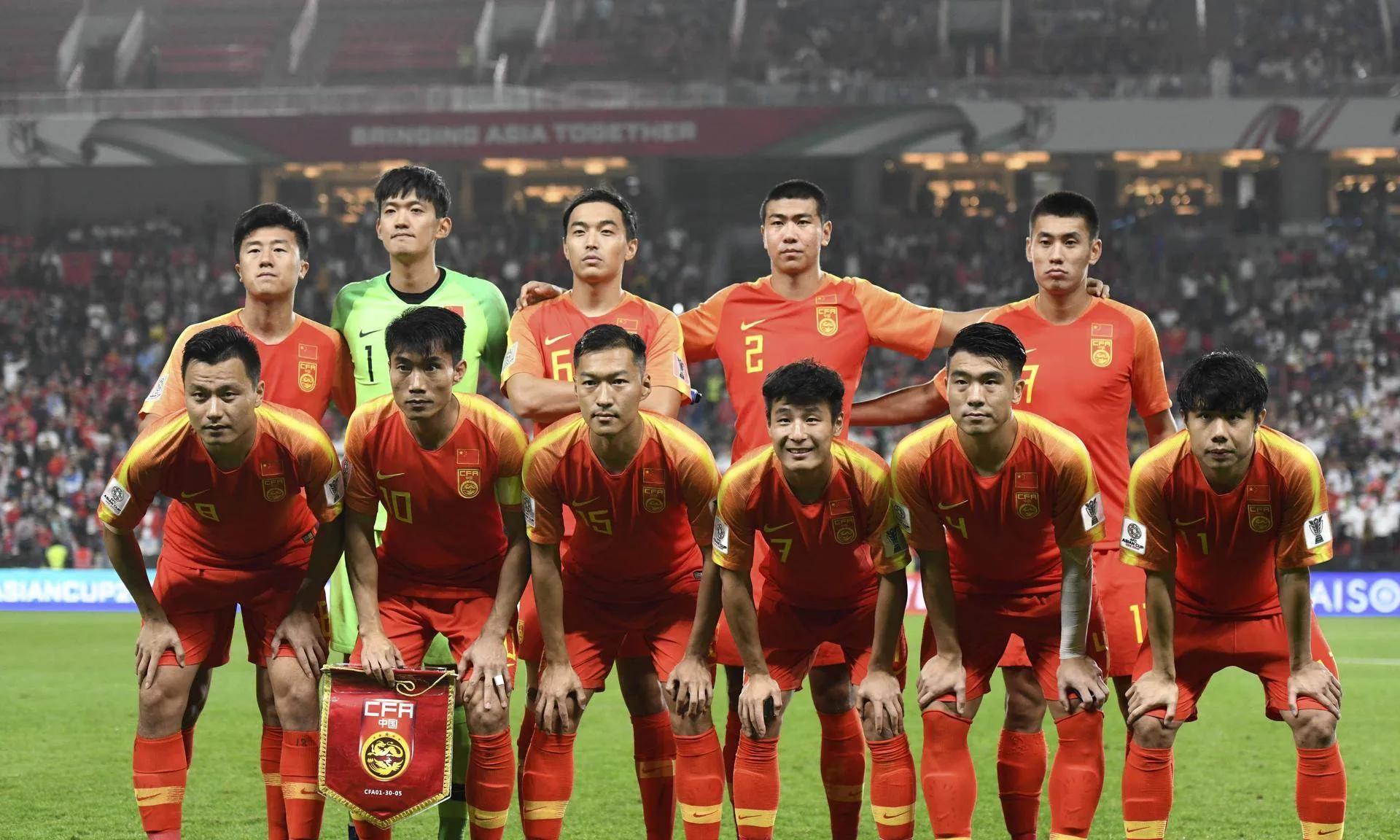 国足排名跌至96位创10年新低！花钱请弱队练兵却3连败，原因曝光