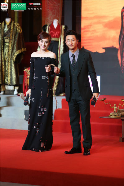 导演郑晓龙,制片人曹平,总编剧王小平携主演孙俪,刘涛,方中信,马苏