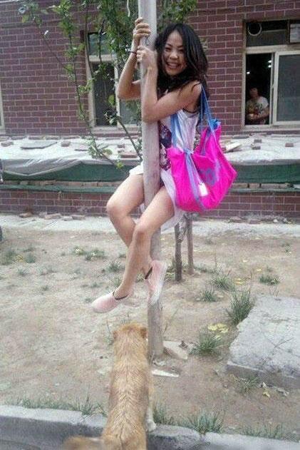 女班主任在开学第一节课, 把自己的手机号码写在黑板上
