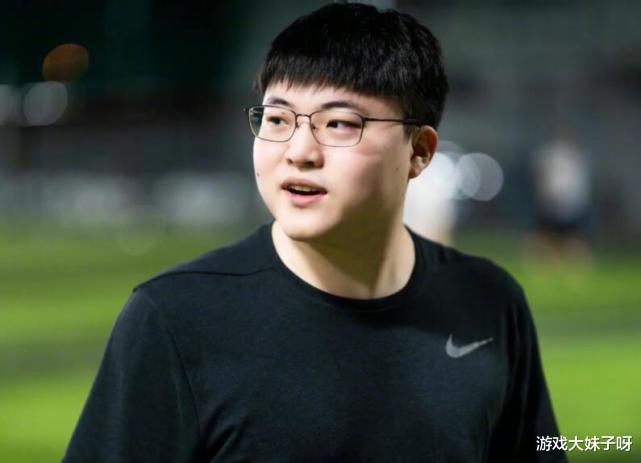 Uzi老婆上周还在拉票, 这周就宣布不参加, 被喷欺骗粉丝感情
