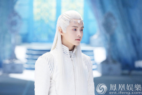 马天宇饰演的樱空释凭借实力集齐四族首领:熊族辽溅,寻梦族星旧,千灵