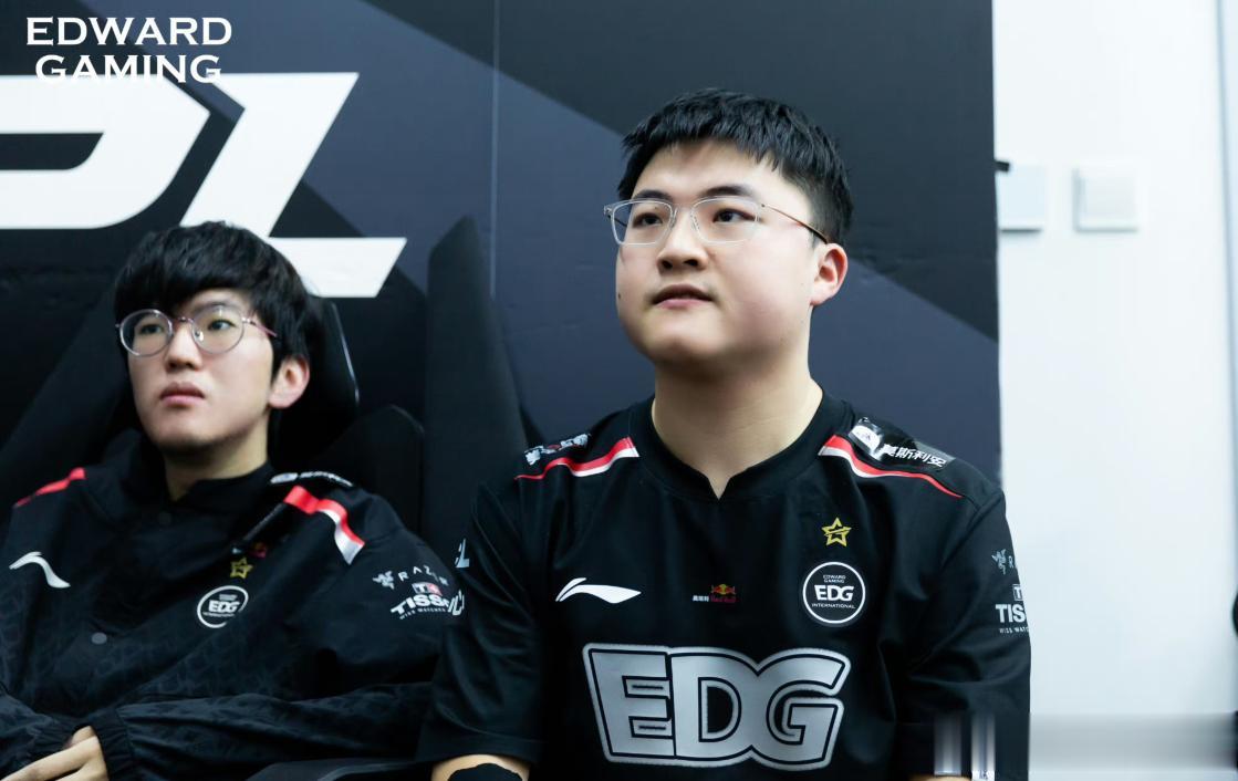 LOL：饭堂预测LPL四个进世界赛的队伍，EDG不被看好，Uzi遭遇滑铁卢在