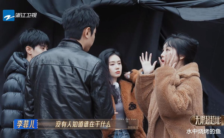 �����޳�Խ��2�����ֳ���������, ����ί��������������, ����һ�ߵ���������ƶ�