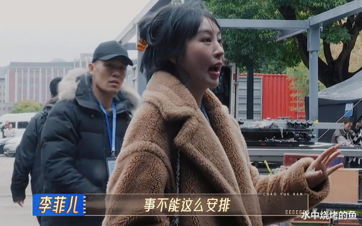 �����޳�Խ��2�����ֳ���������, ����ί��������������, ����һ�ߵ���������ƶ�