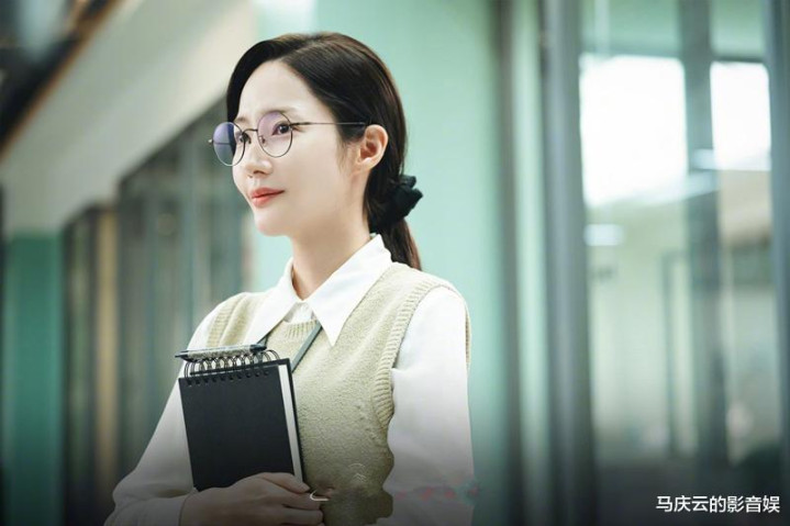 ������ҵ��Ϲ���顷�ײ�, ��Ӣ������, ��Խ����, ��Ů�������(����ҵ��Ϲ����,������ô˵)