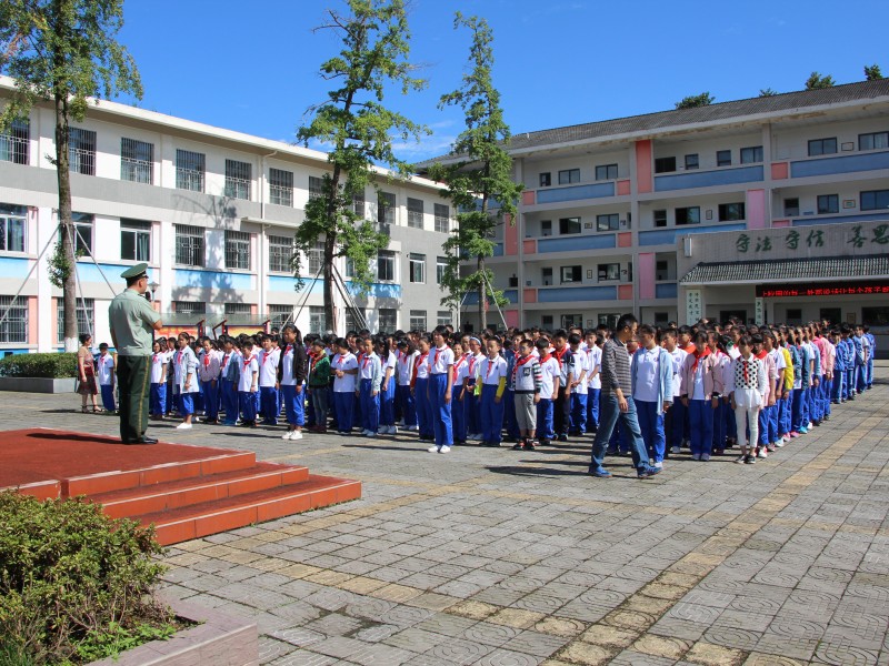 彭州通济中学开展新学期校园消防应急疏散演练