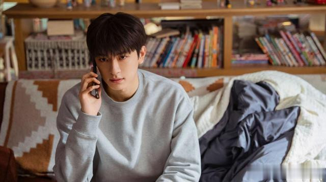 ������Ҷ��ġ�����͸¶������һ����ҲƬ���кܶࡰ��Ȼ���ӡ�(����Ҷ�������)