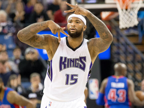 (考辛斯所穿为旧球衣)