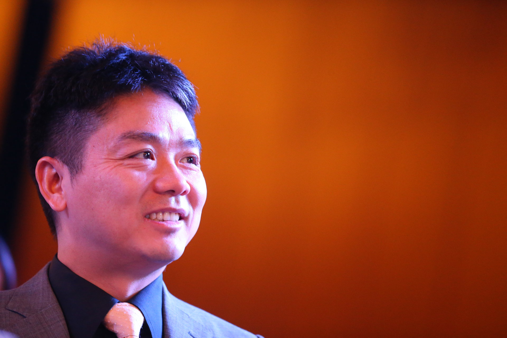 京东发布第二季度财报, 亏损收窄;乐视投200亿, 要建超级汽车工厂 - 