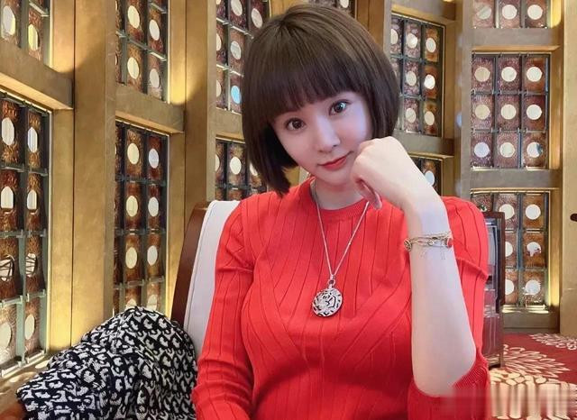 ����尮�顷�е�Ů��Ա��, �޾����, ��Ȼ�ܴ�����(��尮���ϰ���С��)
