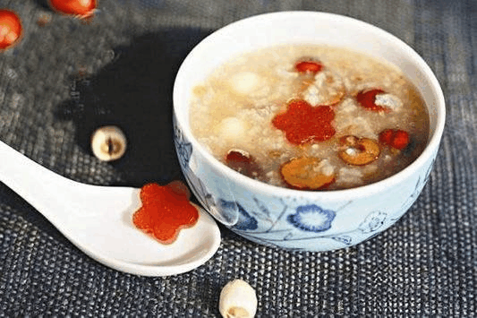 不宜空腹及冷食. 泽泻粥:泽泻15～30克,粳米50～100克,沙糖适量.