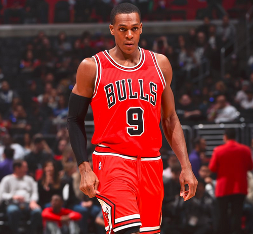 芝加哥公牛队在客场以118-110击败了洛杉矶湖人队,后卫拉简-隆多发挥