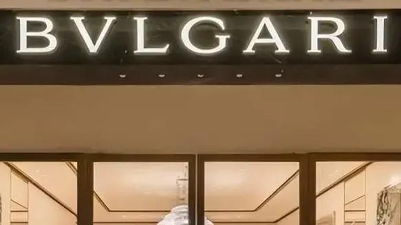 宝格丽这次还跟王者荣耀联名了一款皮肤。但从实际看来外国品牌并不是第一次犯这种错误