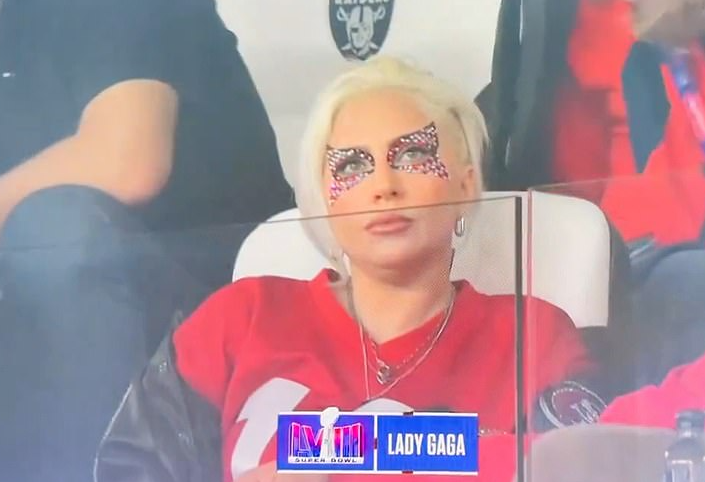 1秒钟赚358万! 碧昂丝成为龙年第一打工人, 拍60秒广告收入2.1亿(碧昂丝美国什么级别的)