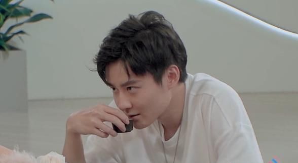 原来我们都误会马董了,他始终对洪成成情有独钟