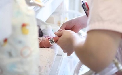 2025年末人口降至14亿零489万，连续四年负增长，国常会要求稳定新出生人口规模